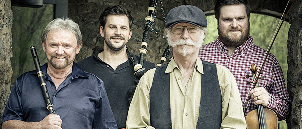 Tannahill Weavers: four men with instruments... and plaid